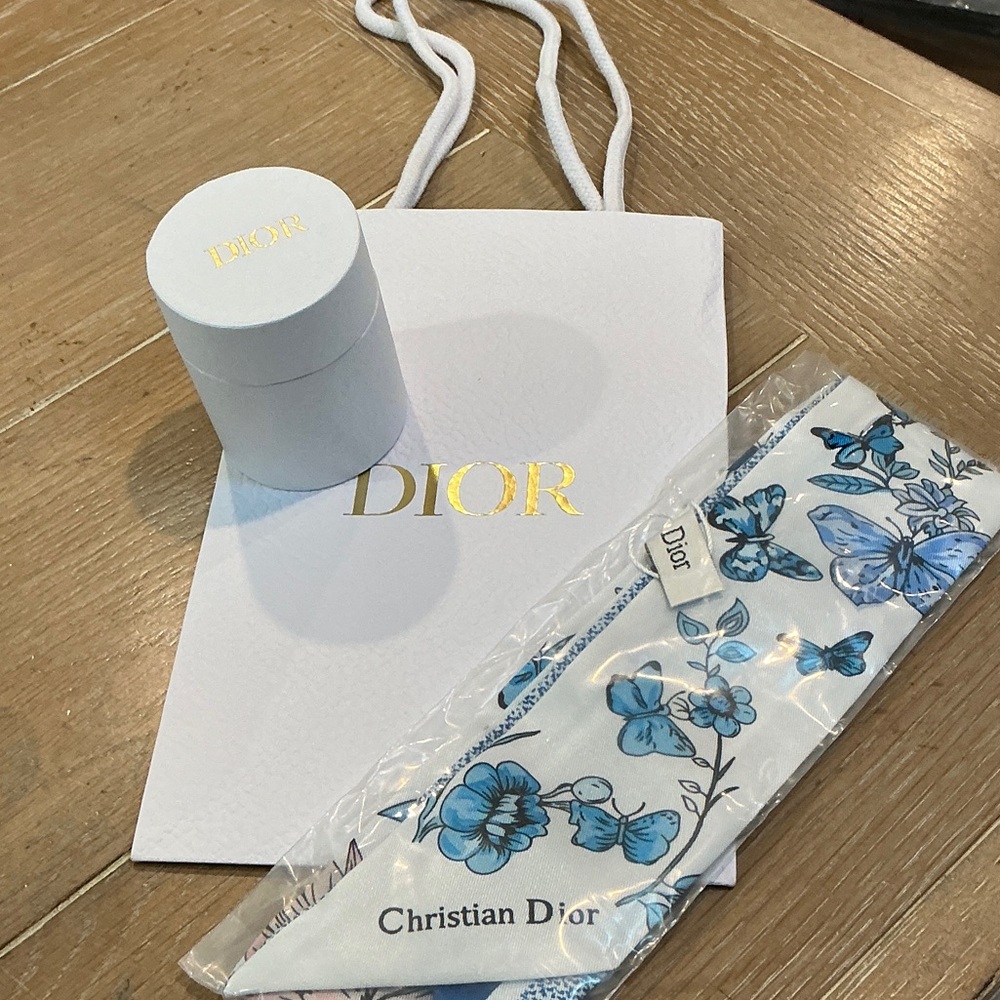 Dior White and Blue butterfly Floral twilly scarf.  Gift box & bag.   GWP. - Picture 4 of 4